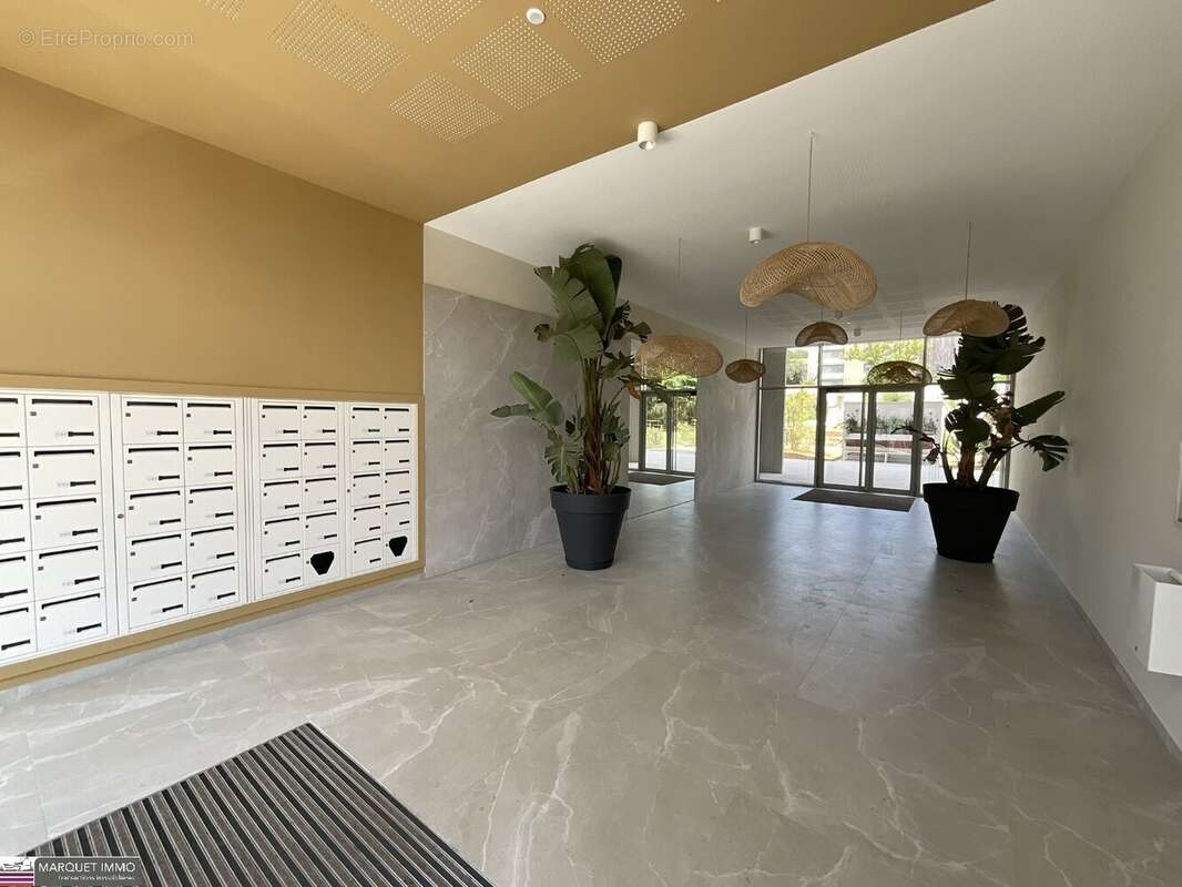 APT T3 offrant 68 m² avec terrasse 29 m² et parking au 3° étage avec ascenseur... - photo 15