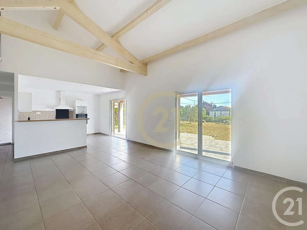 Maison 92 m² à Uzes  - photo 3
