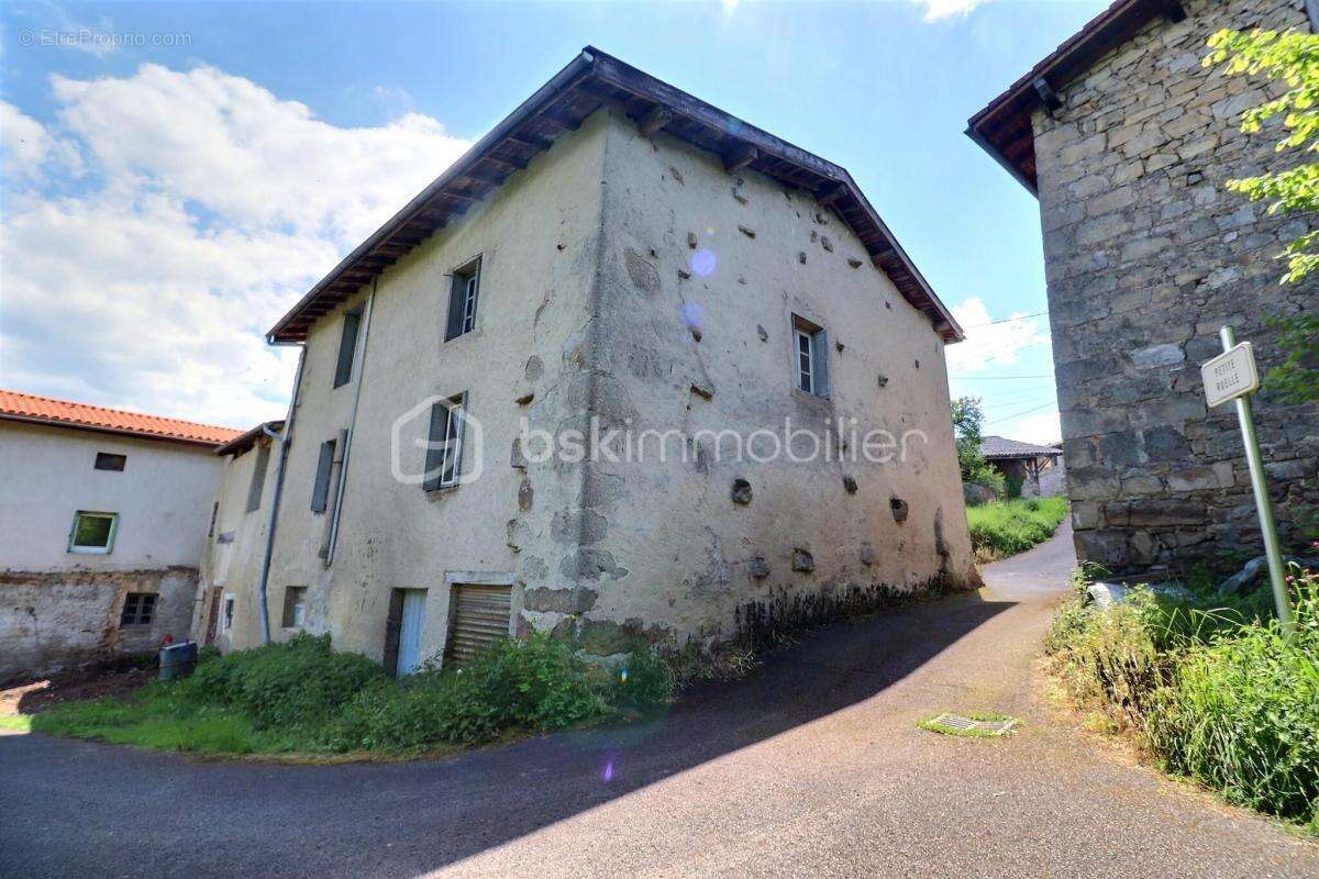 Maison à CELLES-SUR-DUROLLE