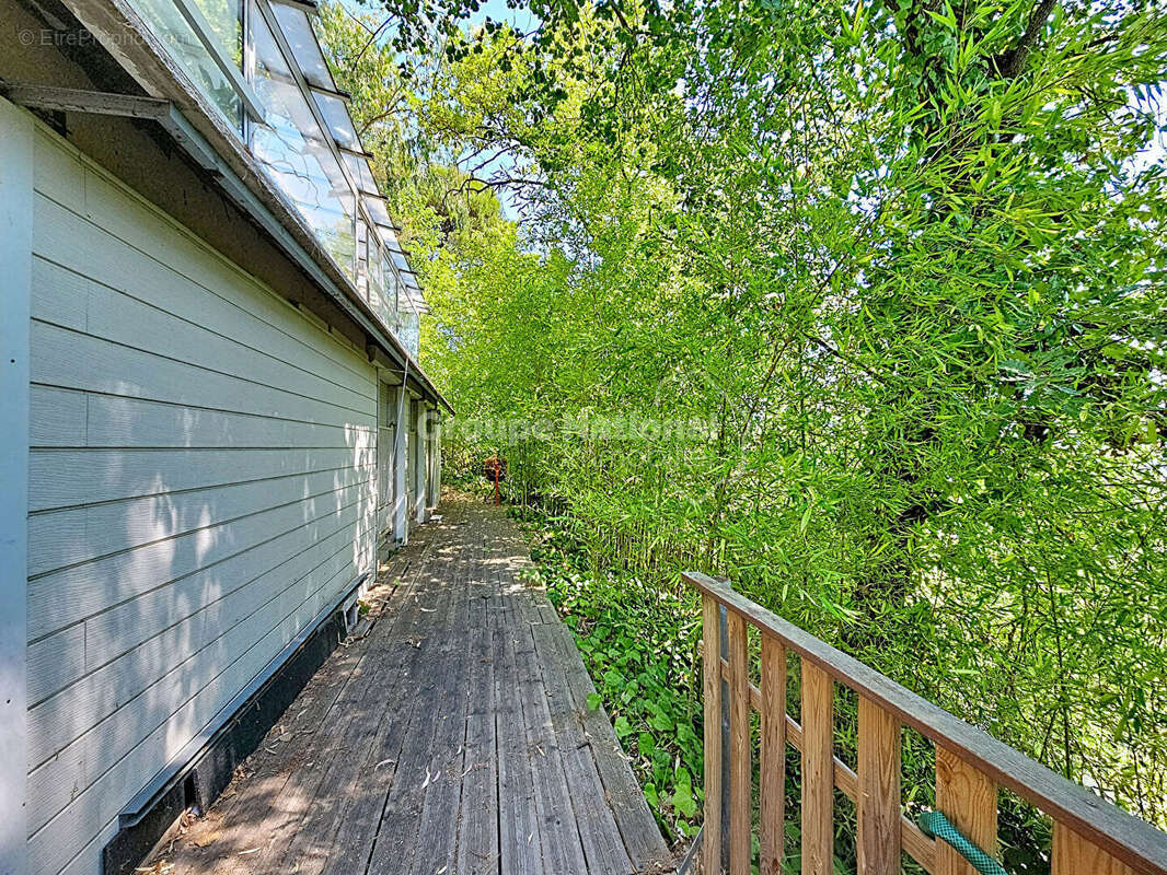 Maison familiale de 144 m² habitables avec dépendance, jardin arboré et fort potentiel - photo 14