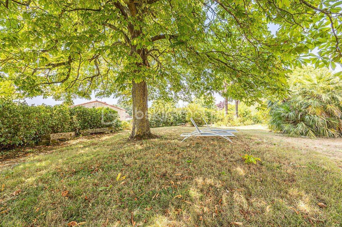***** Maison de caractère prête à vivre, rénovée énergétiquement, 2 chambres, joli jardin ***** - photo 14