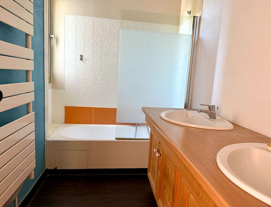 Appartement à SAINT-LAURENT-DU-VAR