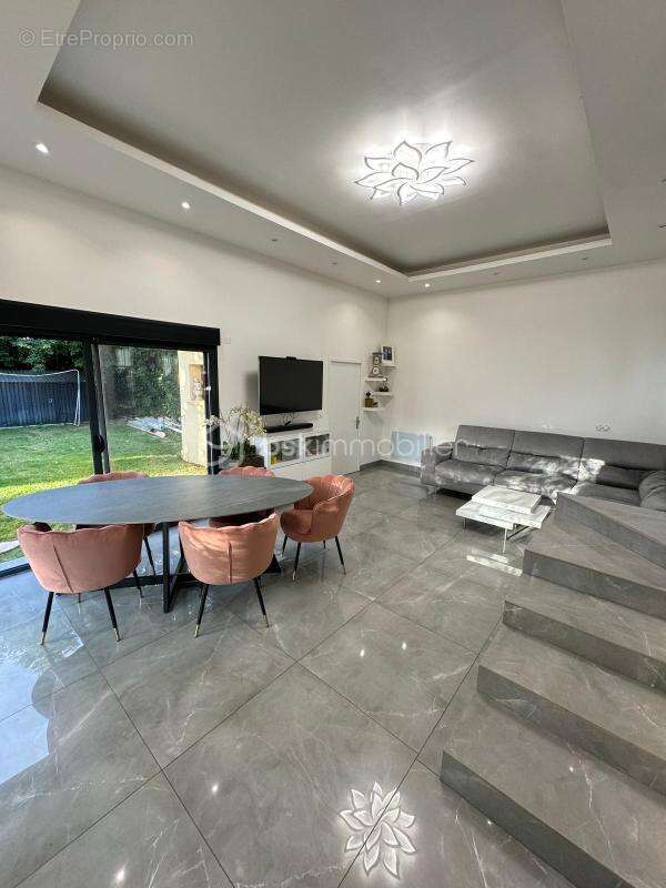 Maison à LE THILLAY