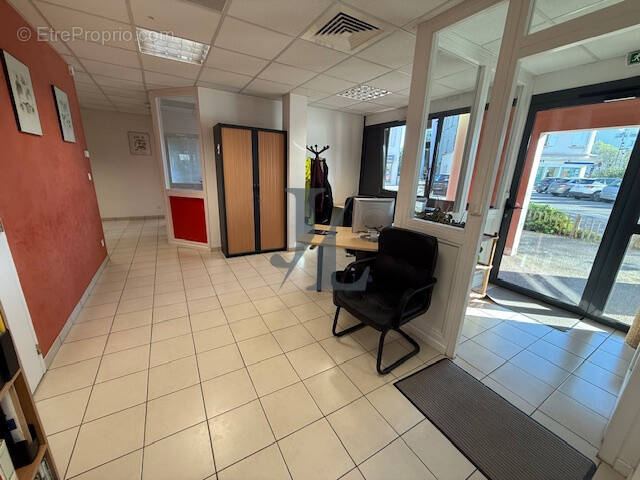 Commerce à PORTES-LES-VALENCE