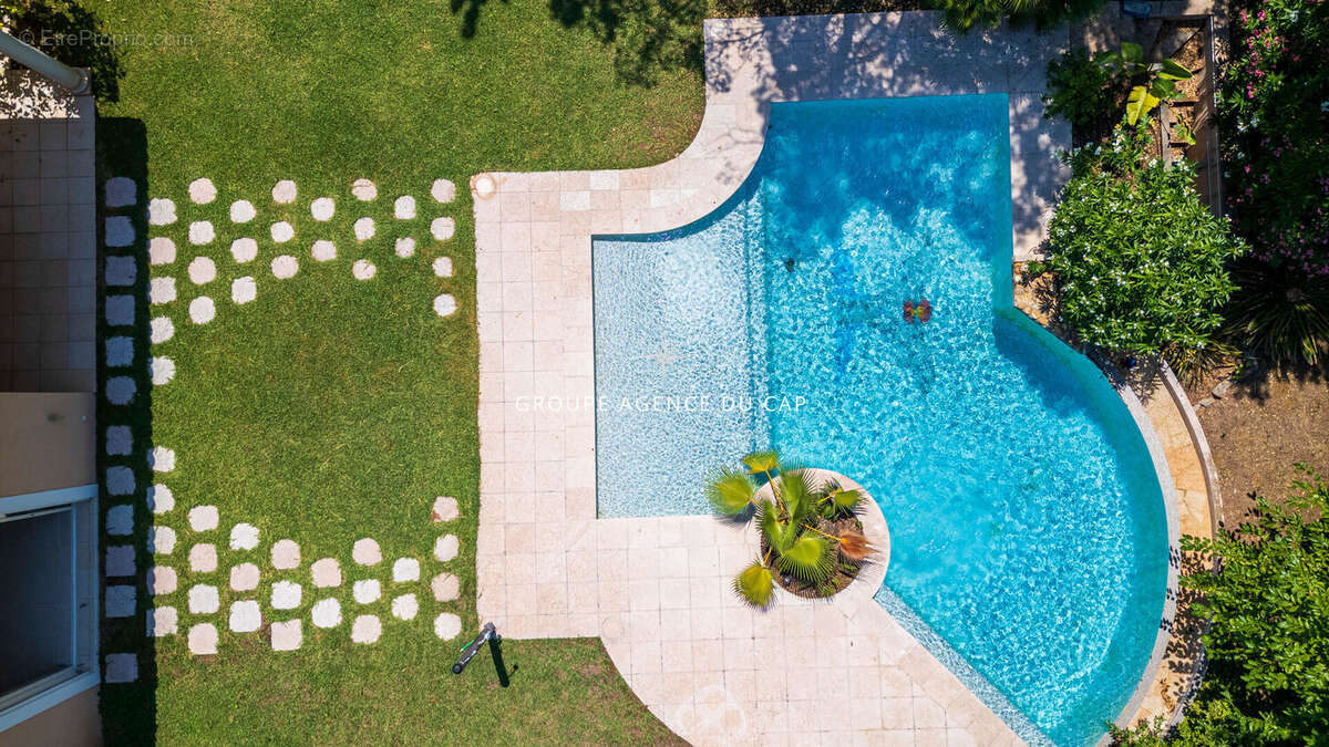 Superbe villa de plain-pied avec 5 chambres, piscine et double garage, proche golf et commerces - photo 2