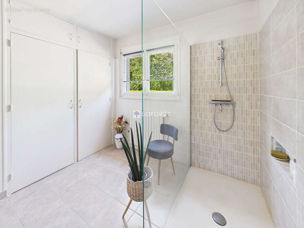 Maison Saint Evarzec 7 pièce(s) 171,55 m2+87m2 de sous-sol complet - photo 6