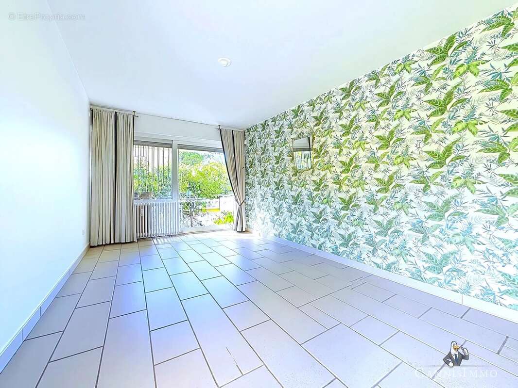 Cannes oxford, appartement 2 pieces 84 m² rénové en rez de jardin - photo 4