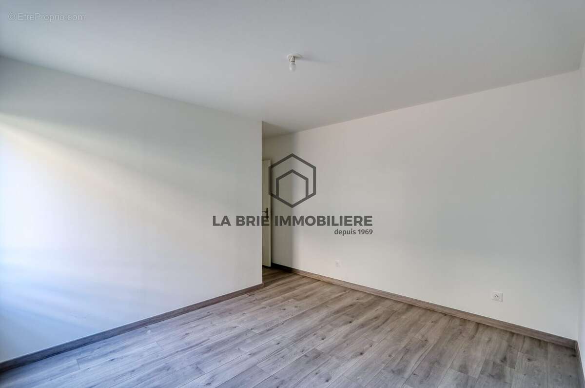 Appartement 66 m² à Mennecy  - photo 7