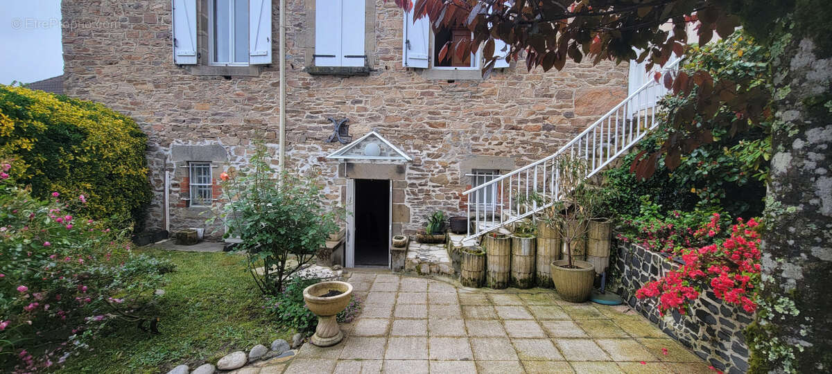 Maison à BEYNAT