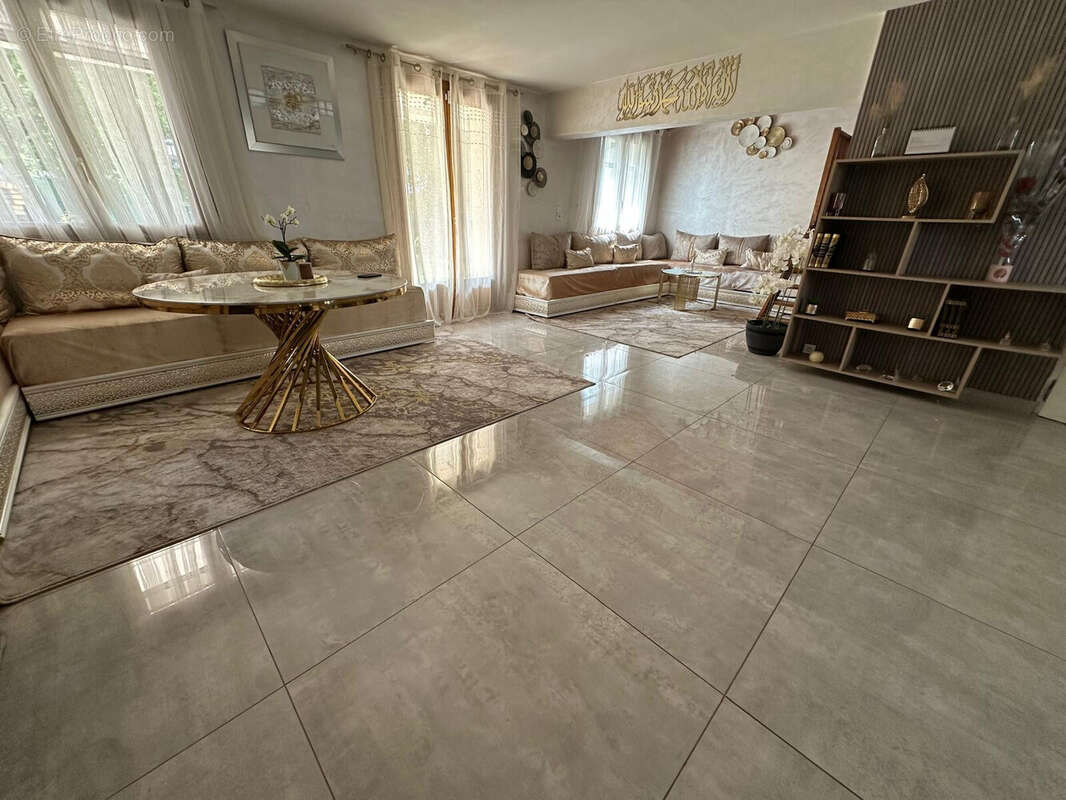 Maison à SAVIGNY-LE-TEMPLE