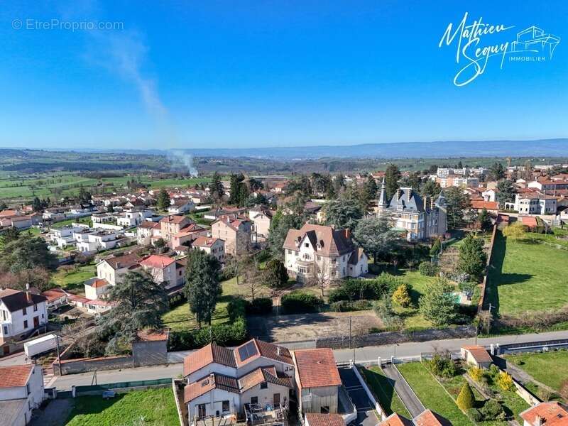 Maison à CHAZELLES-SUR-LYON