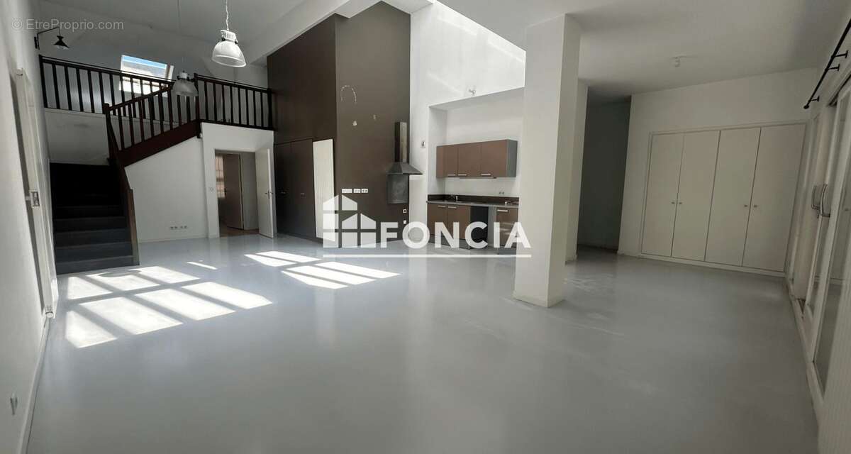 Appartement duplex basse ville - photo 2