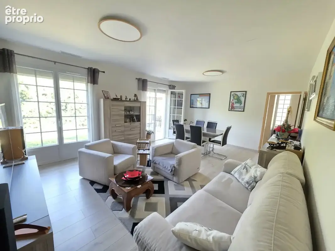 Elegante villa de plain pied avec piscine et vaste terrain - photo 13
