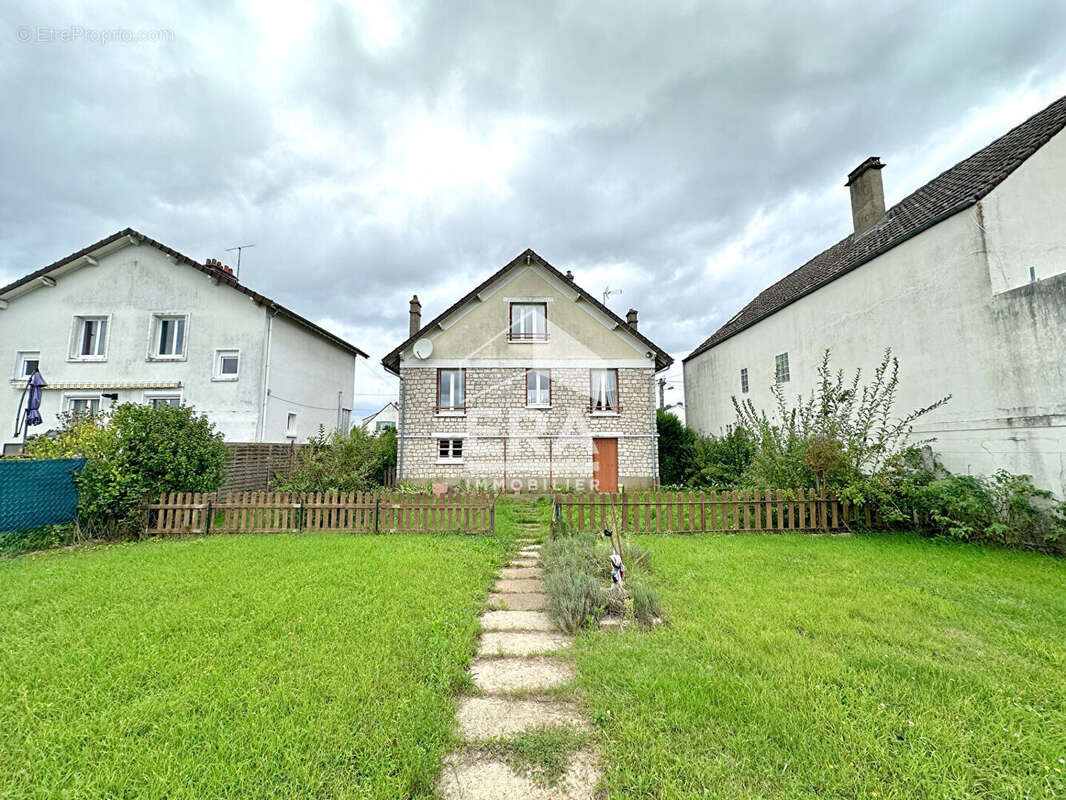 Maison à SAINT-PIERRE-LES-NEMOURS