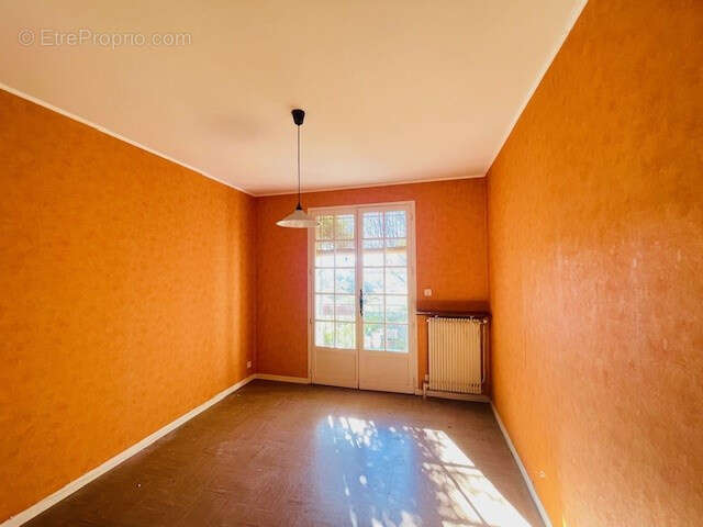 Maison à MONTAREN-ET-SAINT-MEDIERS