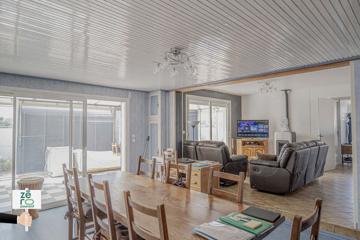 Maison à LES MAGNILS-REIGNIERS