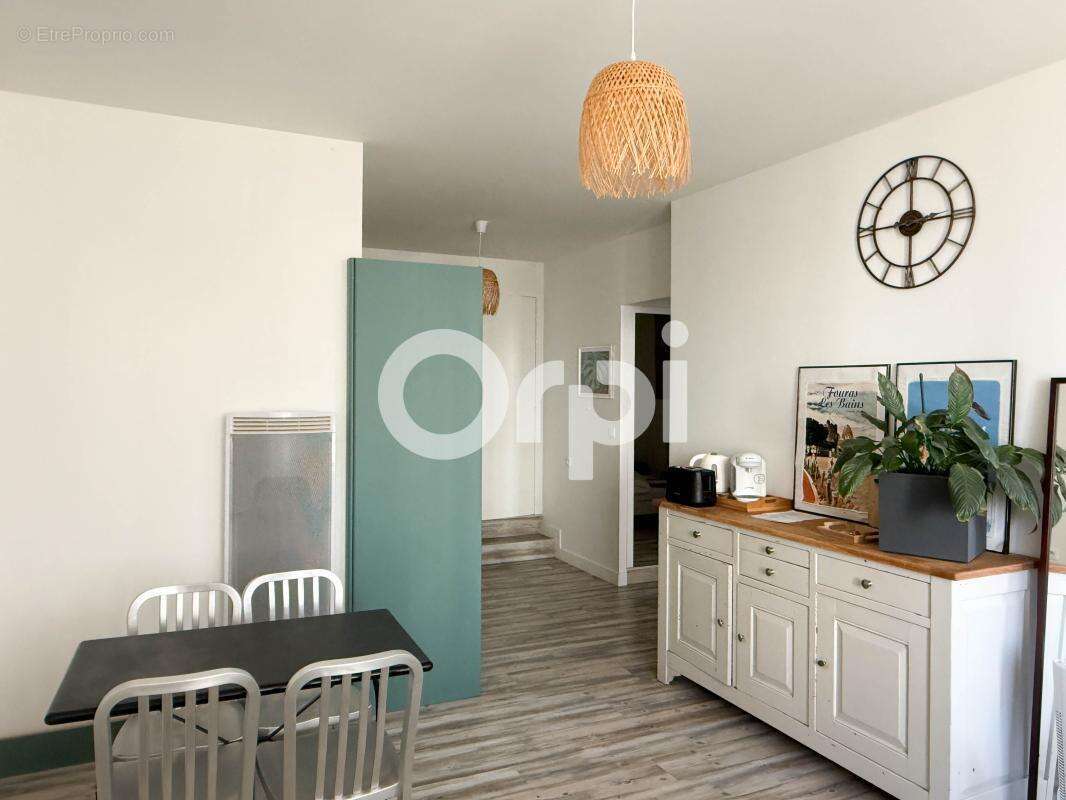 Appartement à FOURAS