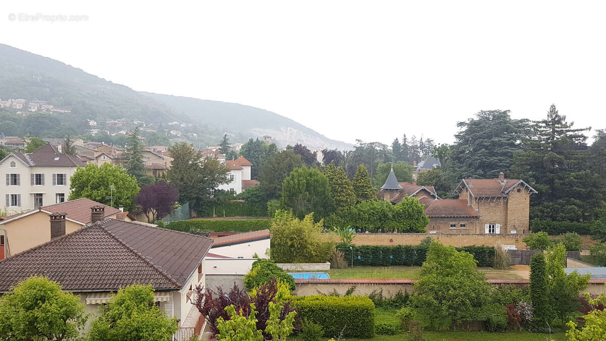 Appartement à COUZON-AU-MONT-D'OR