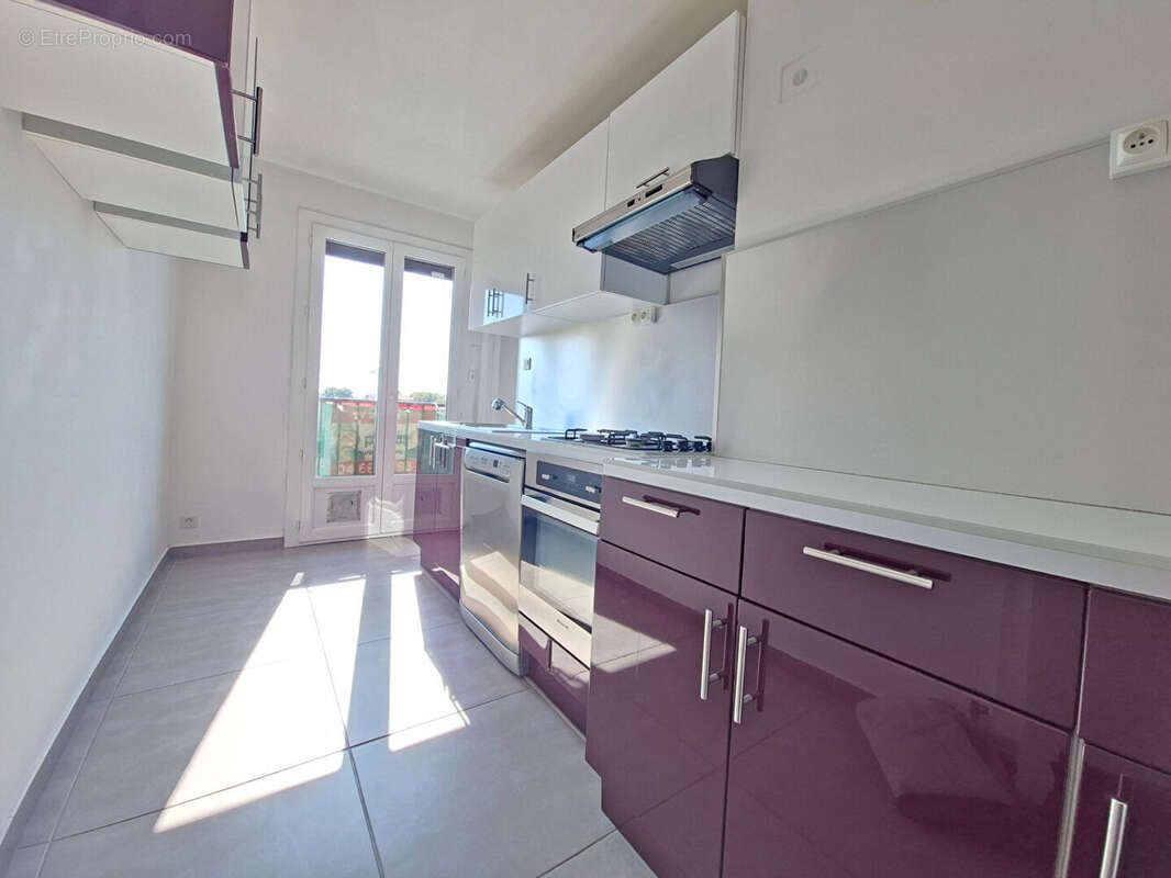 Perpignan T4 de 69,6m2 avec balcon, cave et parking - photo 3