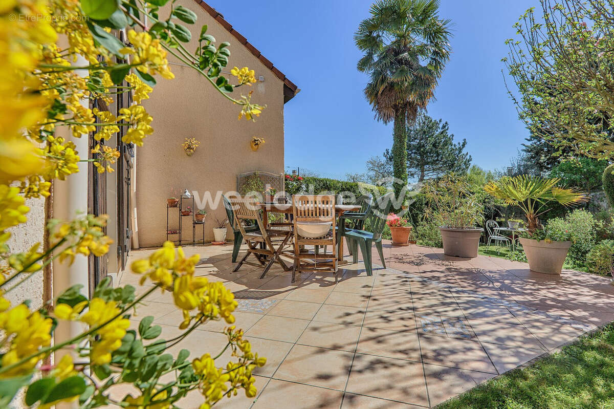 Maison à CHANTELOUP-LES-VIGNES