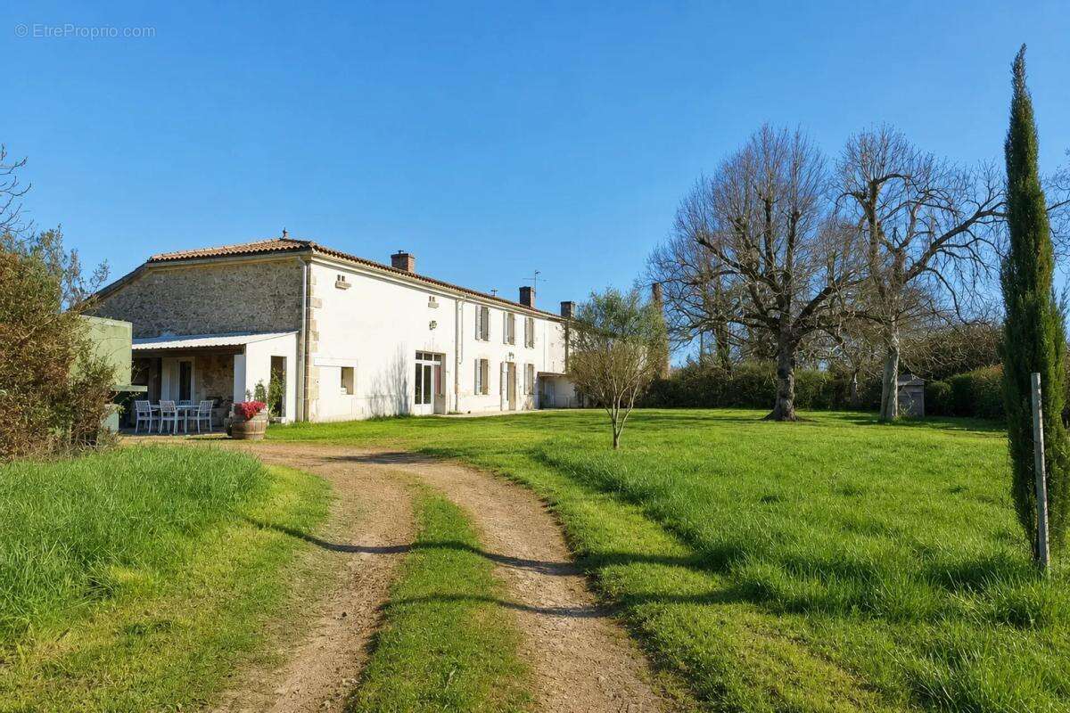 Maison à SAINT-FELIX-DE-FONCAUDE