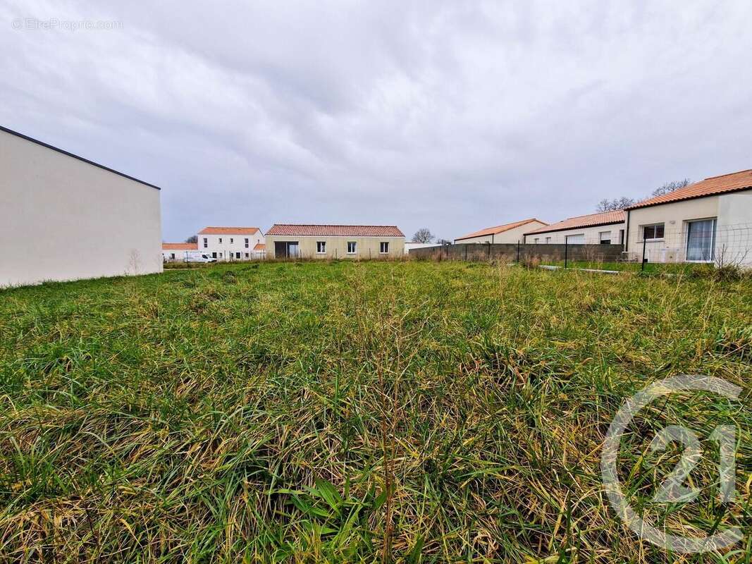 Terrain à GROSBREUIL