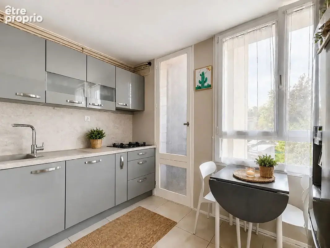 Caluire le bourg  - t4 traversant de 65.18 m² - photo 2