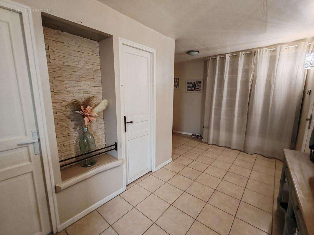 Maison à CHERISY