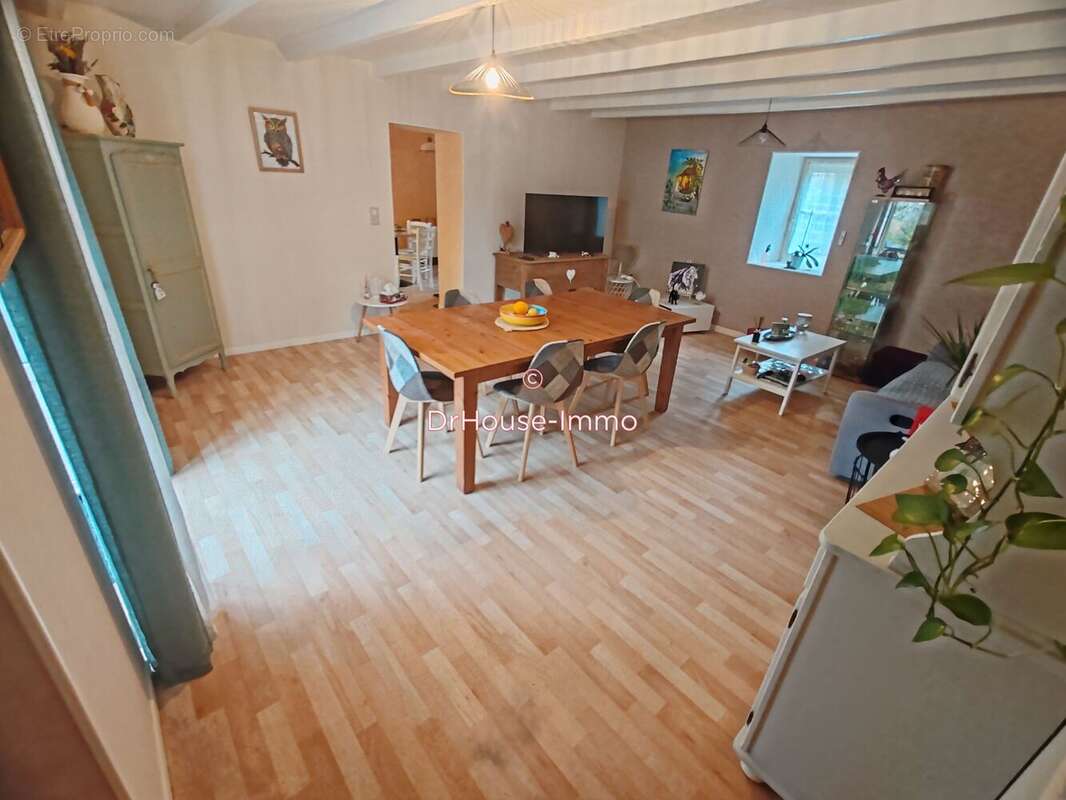Maison 115 m² à Dange-Saint-Romain  - photo 4