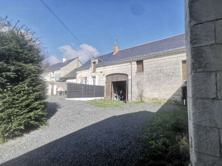 Maison à SAVIGNY-EN-VERON