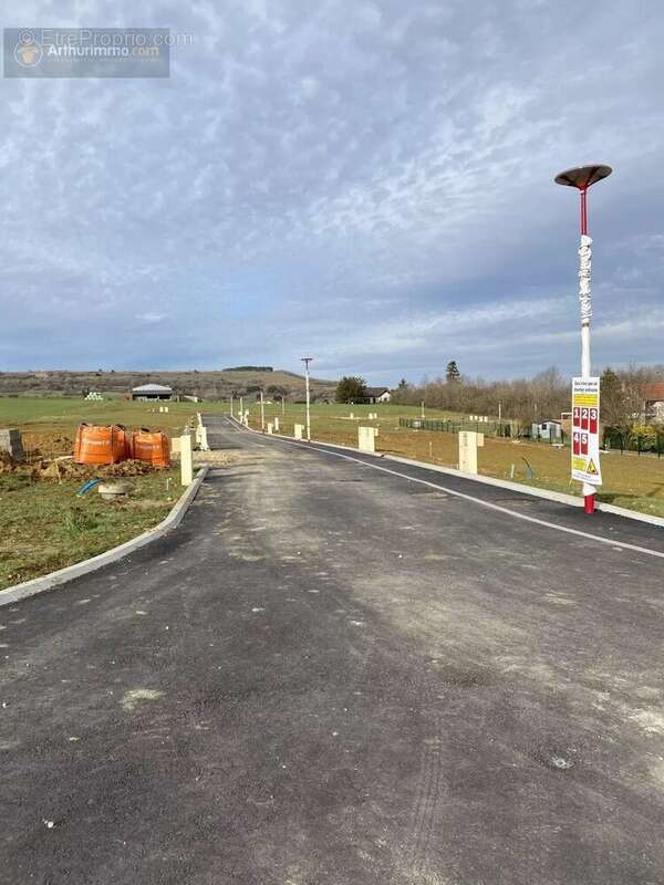Terrain à LORRY-MARDIGNY