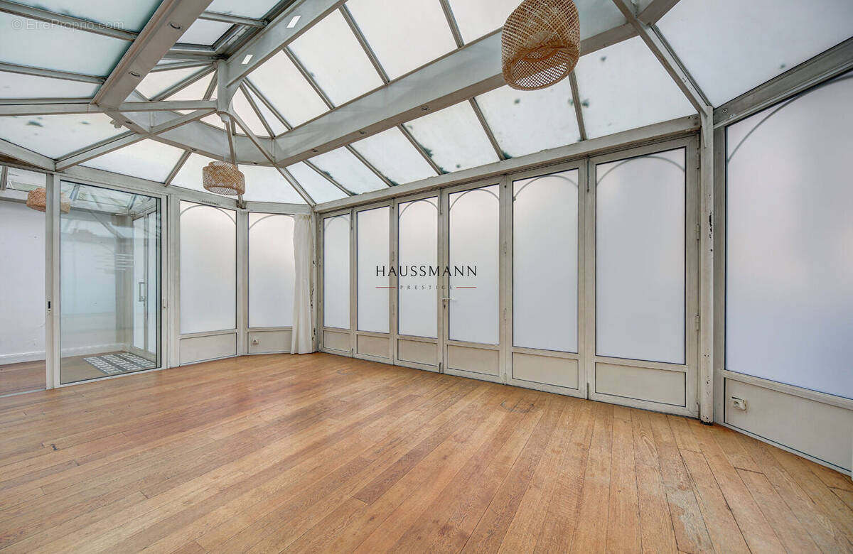 Appartement à NEUILLY-SUR-SEINE
