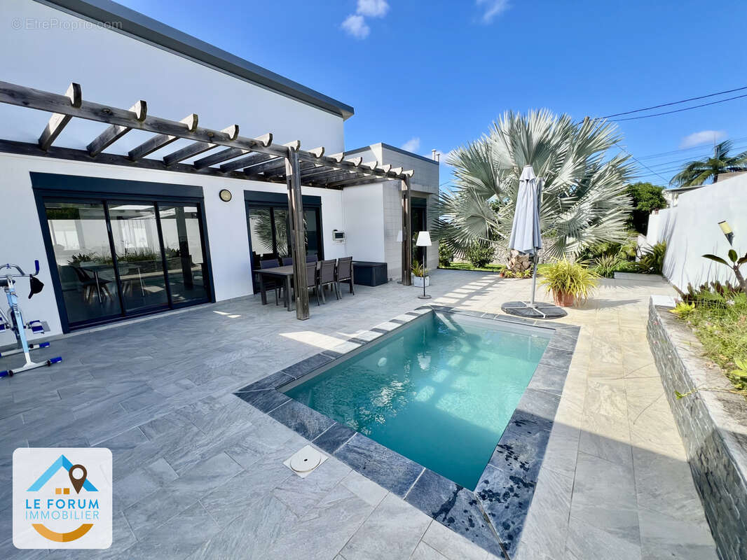 Saint joseph 97480 - villa moderne - récente - beaux volumes - piscine - cadre agréable - photo 10