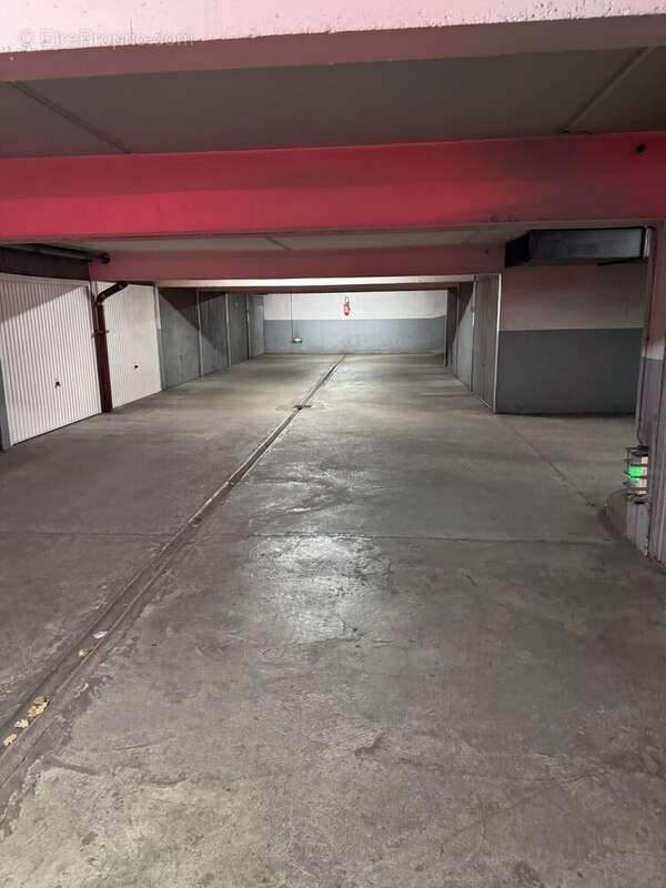 Parking à MARSEILLE-12E