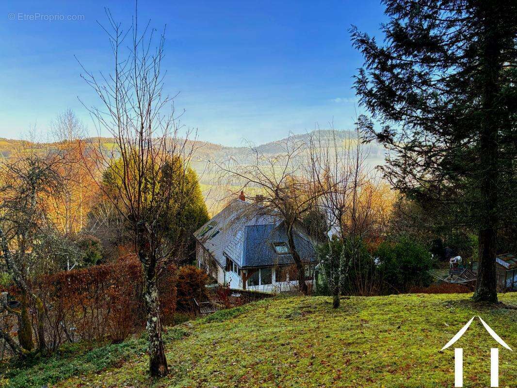 Maison à CUSSY-EN-MORVAN