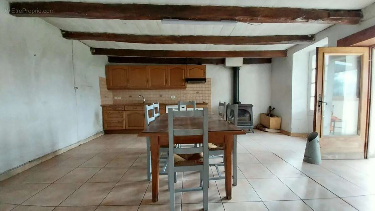 Maison à PUYLAROQUE