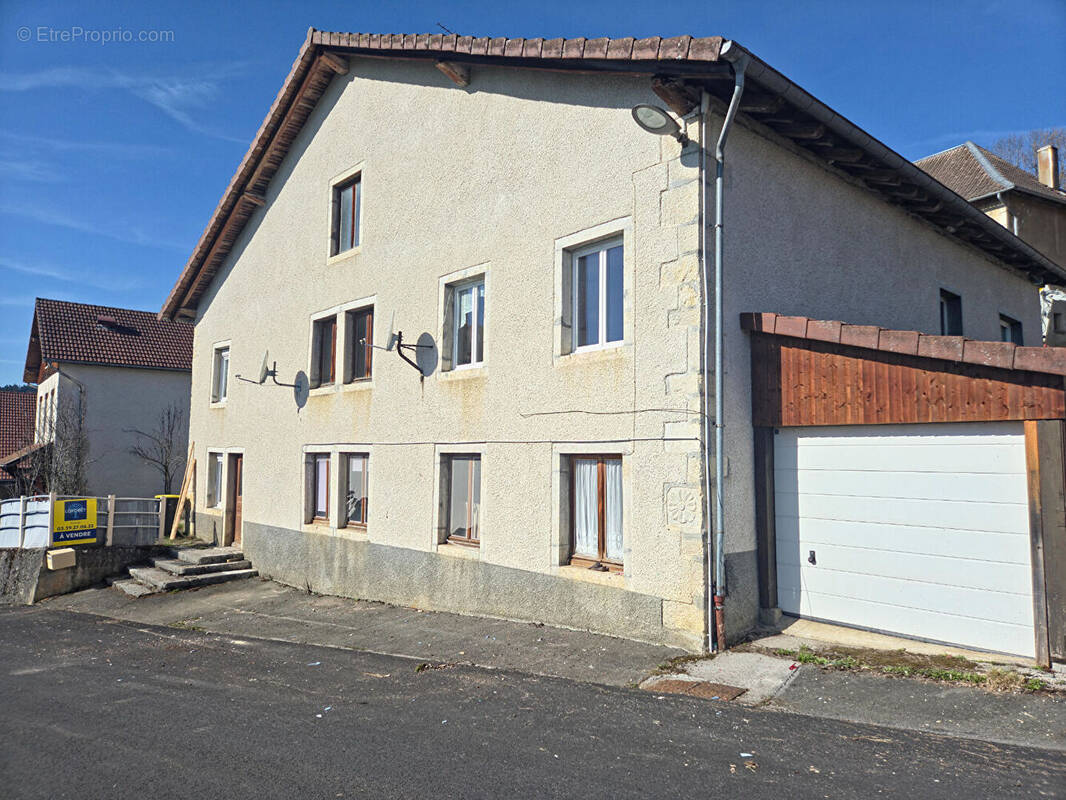 Maison à CHARMAUVILLERS