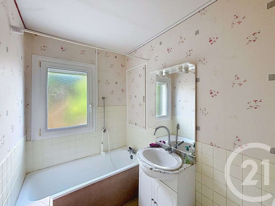 Maison à L&#039;ISLE-D&#039;ESPAGNAC