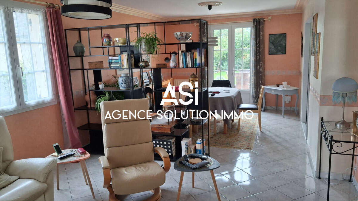 Maison à VILLAINES-LA-JUHEL