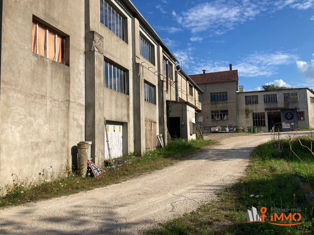 Appartement à SAINT-AMAND-EN-PUISAYE