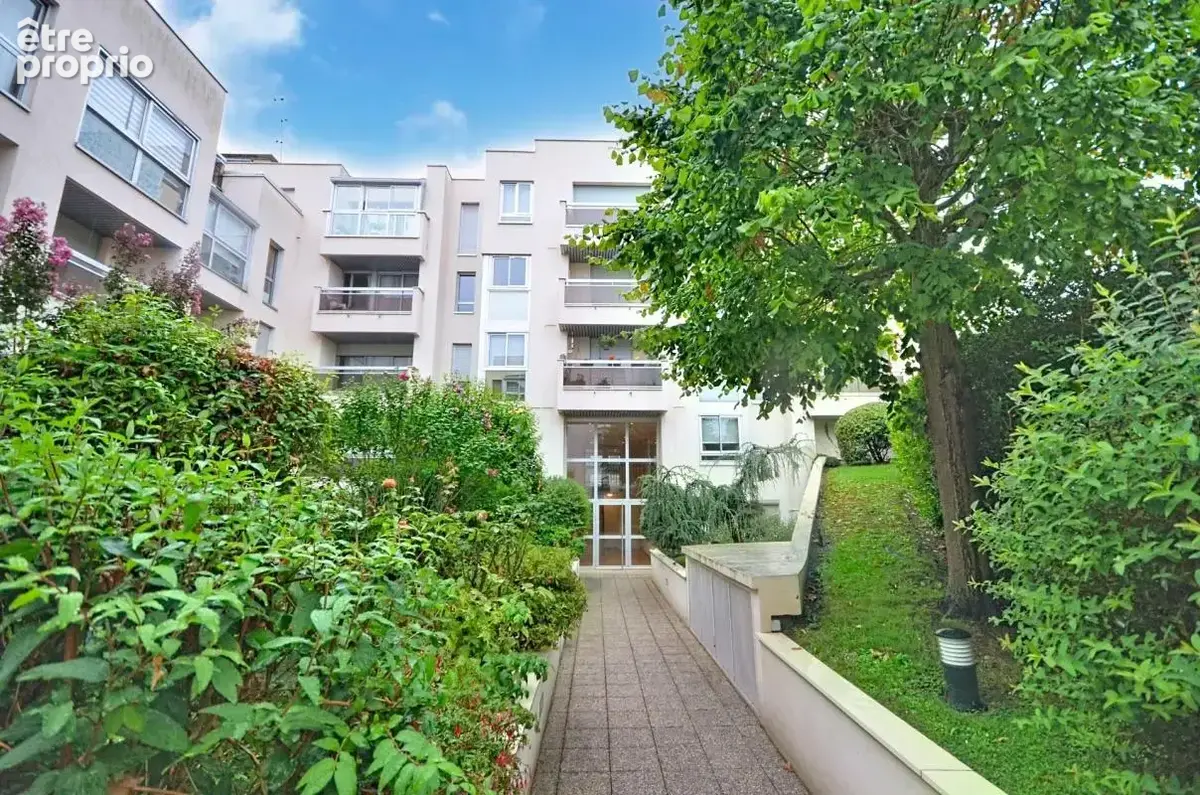 Saint germain en laye – 700 m rer a - 2/3 pieces - 1 chambre - rdj - terrasse - ascenseur - cave - double parking - photo 2