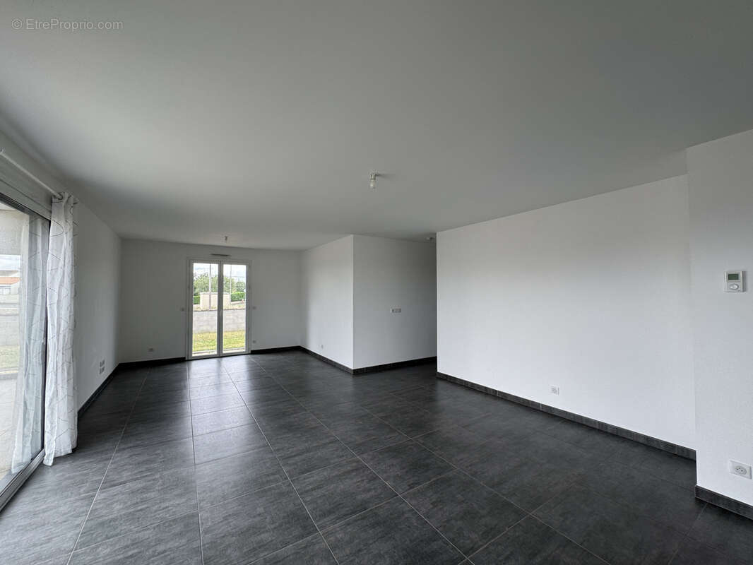 Maison de plain-pied 2018 à vendre à NIORT secteur Paul Guérin   3 chambres + garage - photo 5