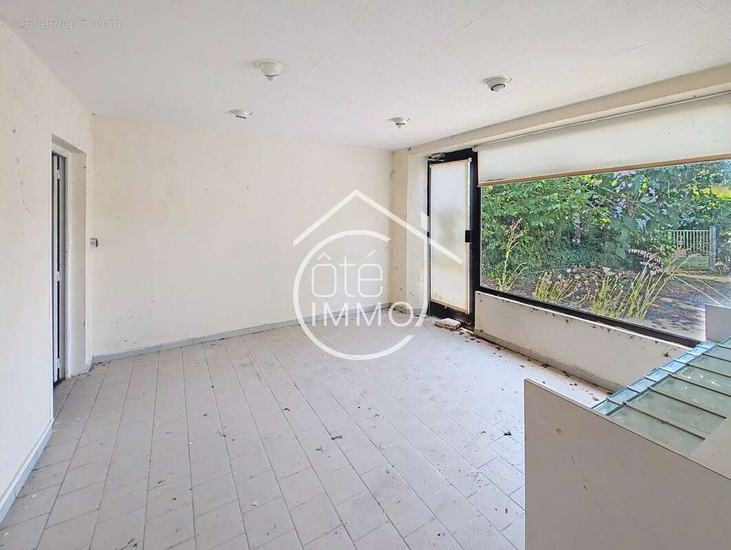 LA FORCE : Maison de 101m² avec local commercial de 111m² à rénover entièrement - photo 9