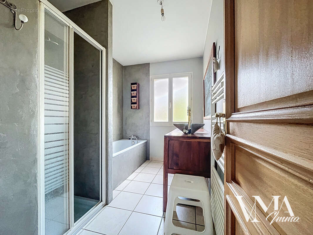 Maison à GREZIEU-LA-VARENNE