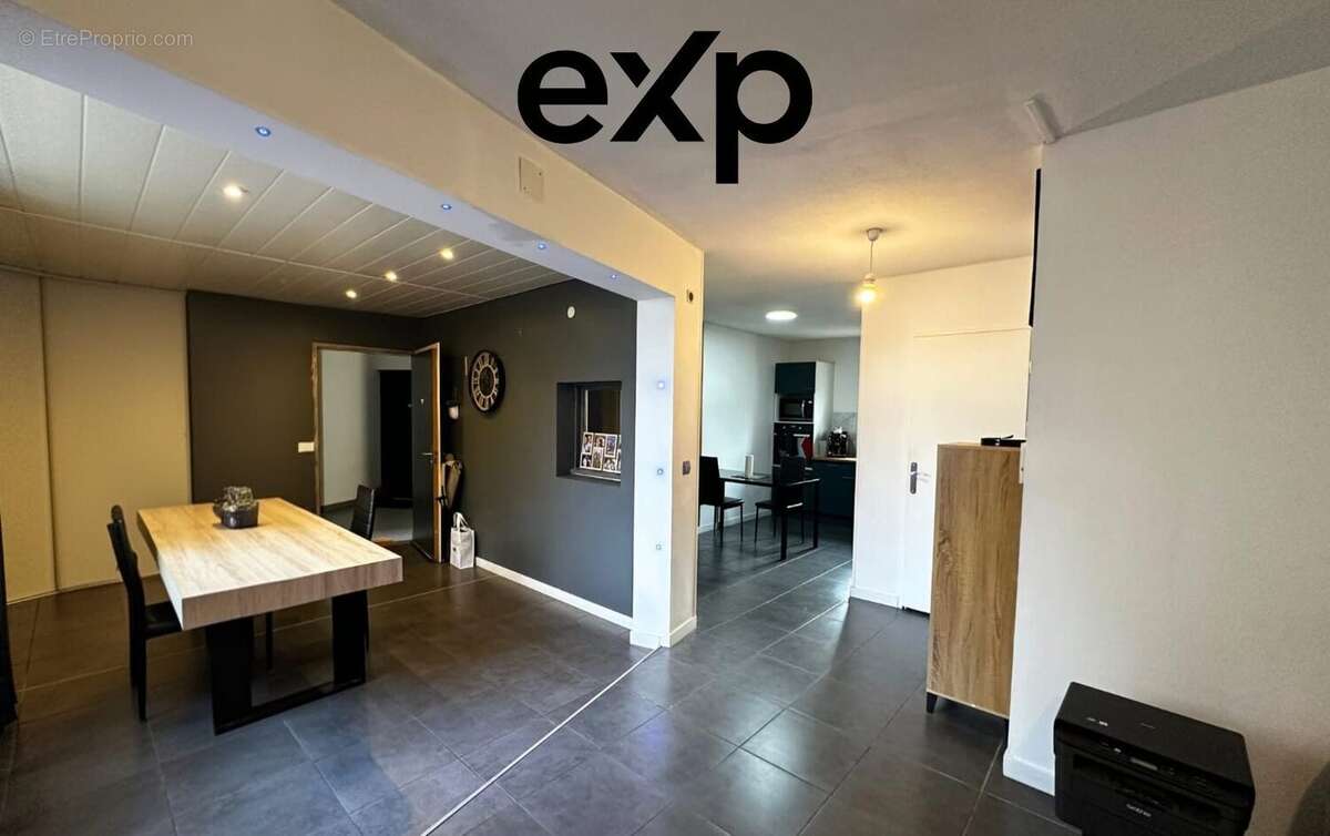 Salle à Manger - Appartement à VILLEFONTAINE