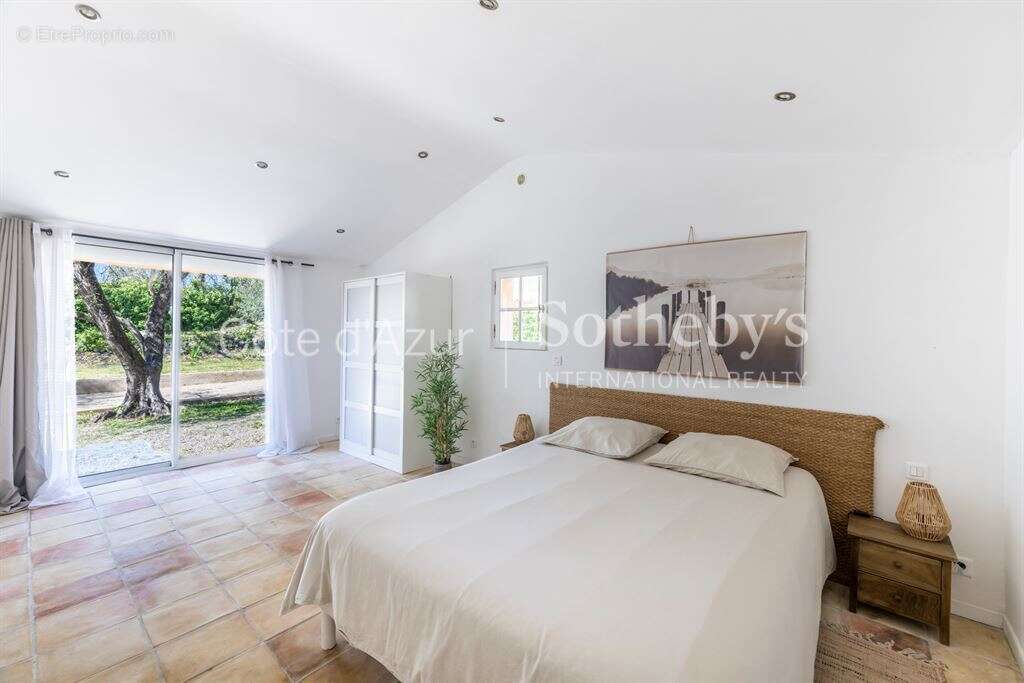 Maison à CHATEAUNEUF-GRASSE