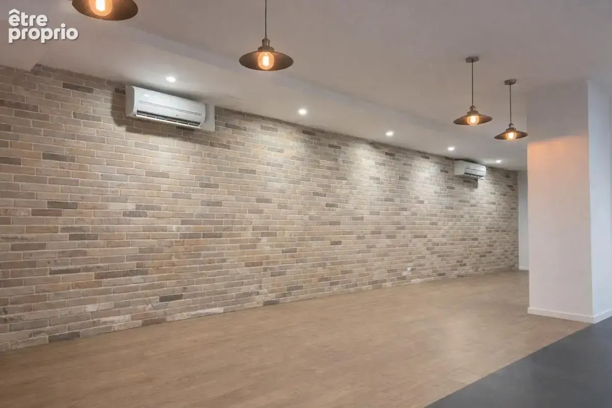 « 699 m² + terrasse + jardin + 15 parkings » - photo 8