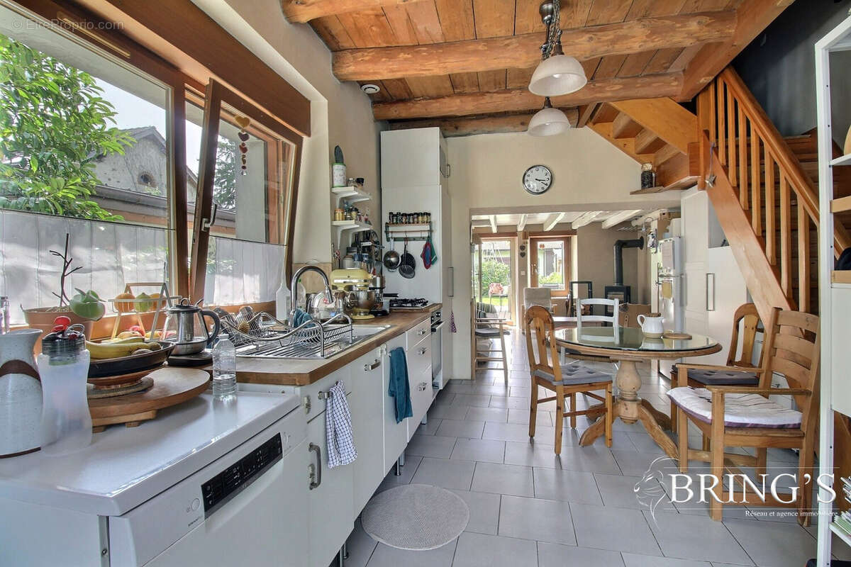 Maison à CRANVES-SALES