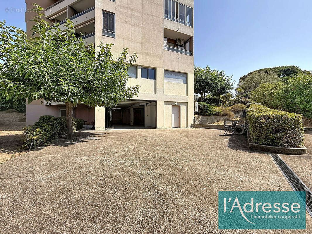 Entrepôt avec bureaux climatisés - 228 m² - Secteur Finosello - photo 15