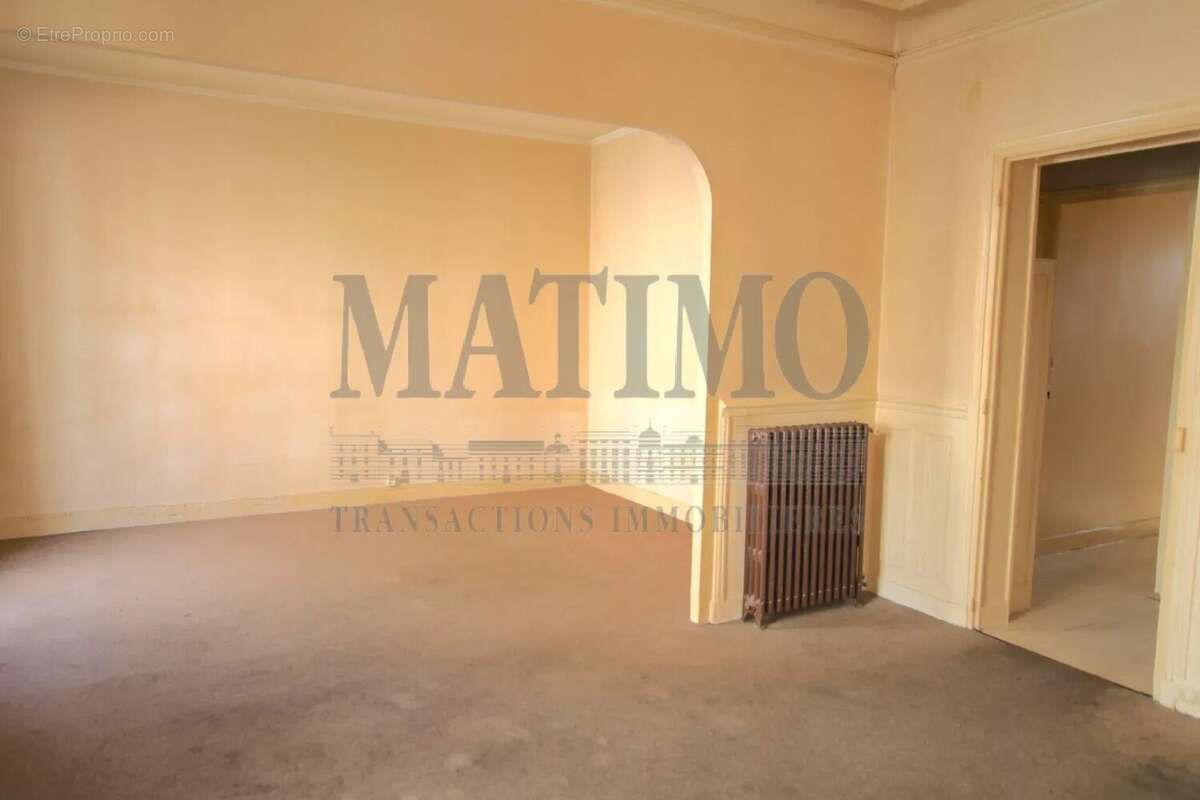 Appartement à LA GARENNE-COLOMBES